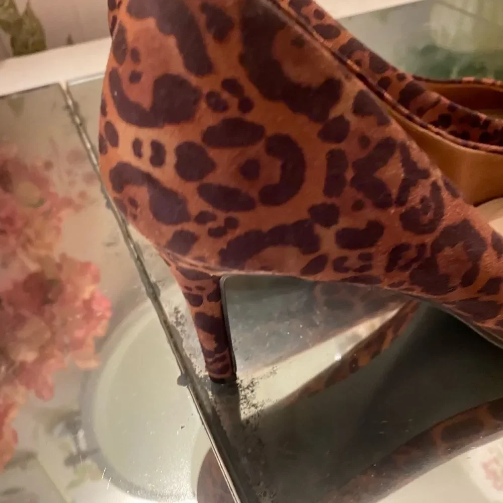 Old Navy Suede Leopard Shoe -8 brown lesopard, never worn , new - Picture 8 of 8